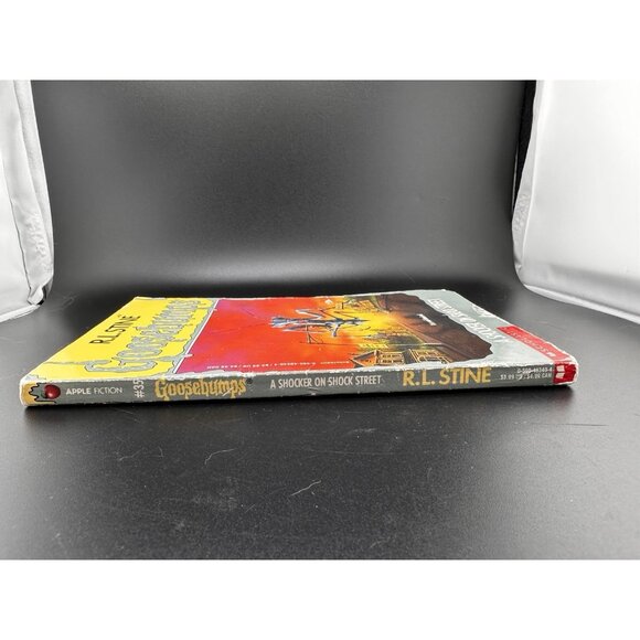 Goosebumps #35 A Shocker On Shock Street R.L. Stine Horror Vtg 1995  HTF Cover - Picture 6 of 11